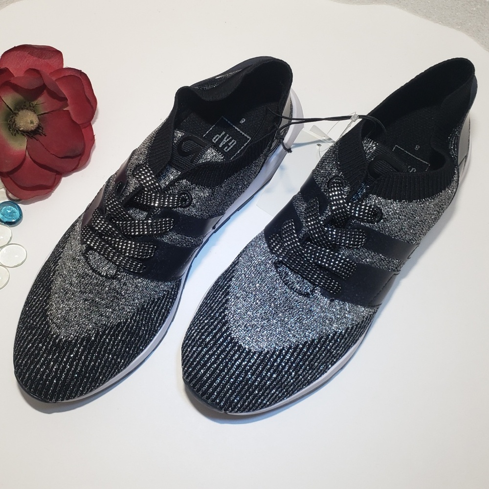 NWT Gap Stylish Sneaker  Shoes size (8)